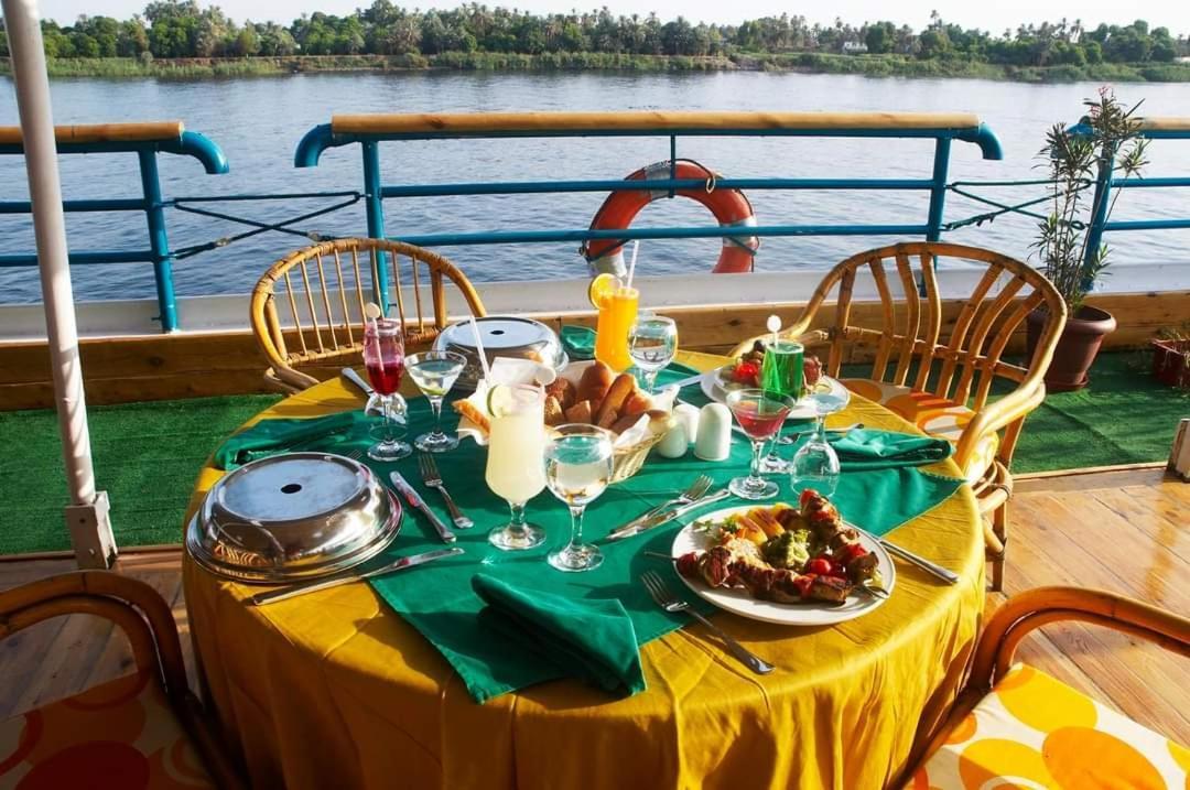 Upper Sky Tours 5 Stars Nile Cruises Sailing From Luxor To Aswan Every Saturday & Monday For 4 Nights - From Aswan Every Wednesday And Friday For Only 3 Nights With All Visits 外观 照片